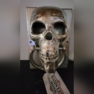 Halloween Metal Skull Door Knocker Haunted Manor Holiday Manor Door/Wall Decor N